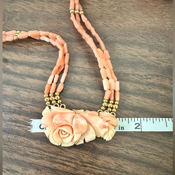 Pink Angel Skin Coral &  Gold Necklace With Carved Flower Pendant Coral - Picture 4 of 4